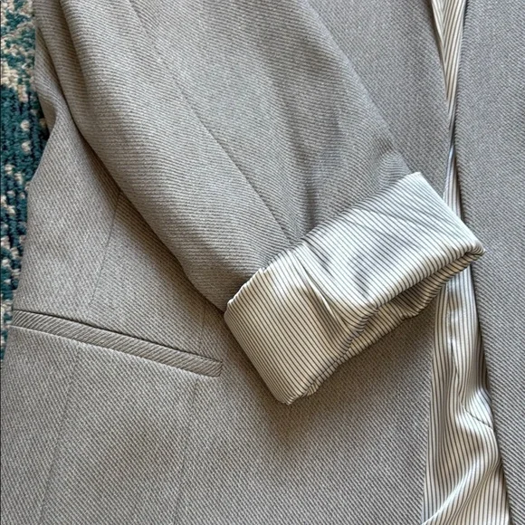 Calvin Klein Gray Blazer with Notched Lapel and Long-Line Silhouette - Picture 3 of 5